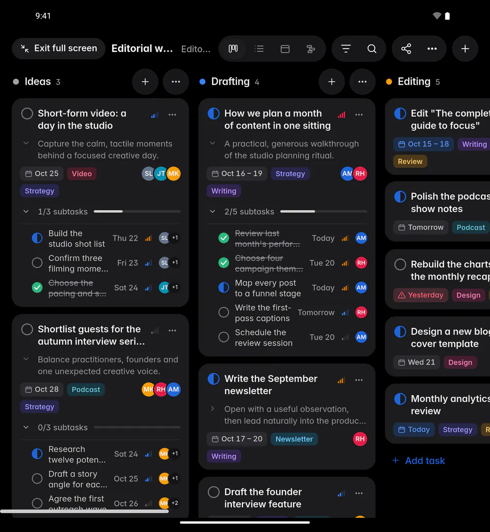A board in full screen, with Exit full screen at the top left (an Android foldable)